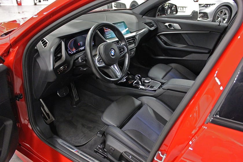 Bild 2 av BMW 118i M-Sport Ambient skinn Drag SoV