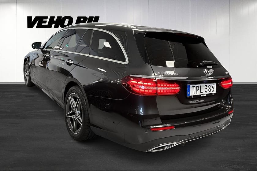Bild 4 av Mercedes-Benz E 300 T de 4MATIC AMG, Panorama 360°