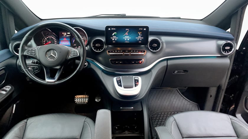 Bild 4 av Mercedes-Benz EQV 300 | Burmester | 360-Kamera |