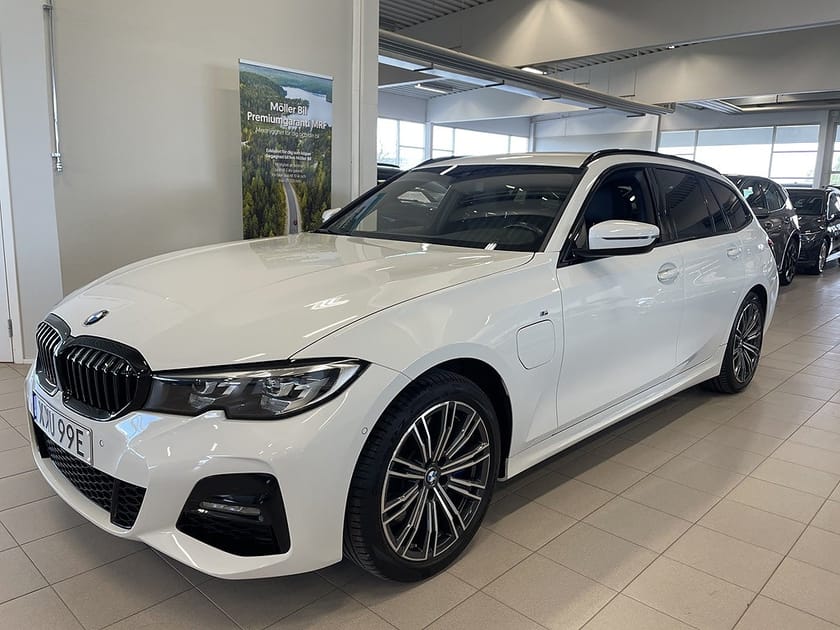 Bild 2 av BMW 330e Touring 292HK M-sport / Drag / Navigation