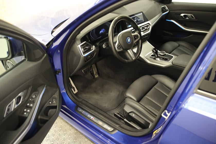 Bild 2 av BMW 330e Touring M-SPORT Plug in 292HK Läder