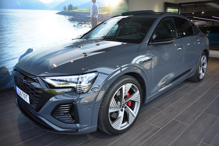 Bild 1 av Audi Q8 Sportback 50 e-tron quattro 250 kW / 340 HK S-LINE