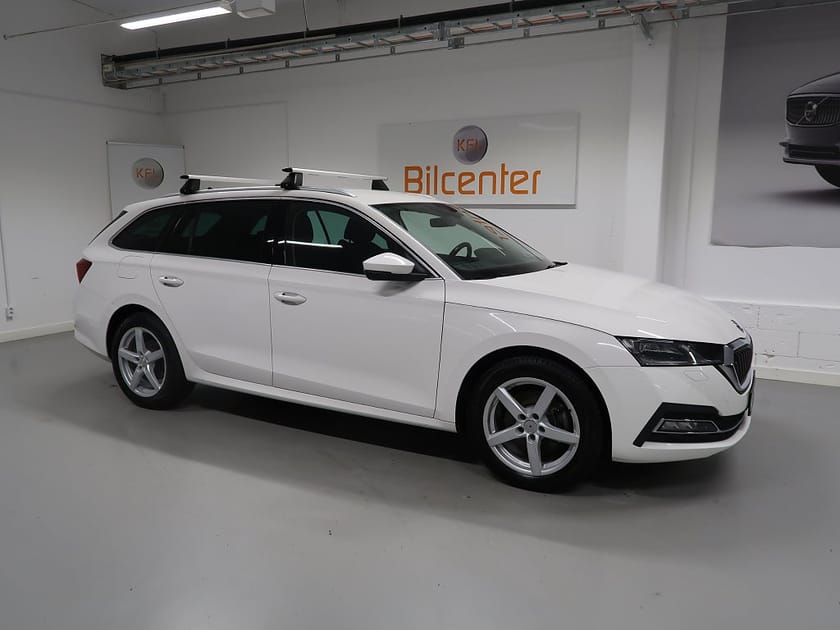 Bild 4 av Škoda Octavia Kombi iV Skoda Style V-Däck ingår Värmare-Kamera-CarPlay-Keyl