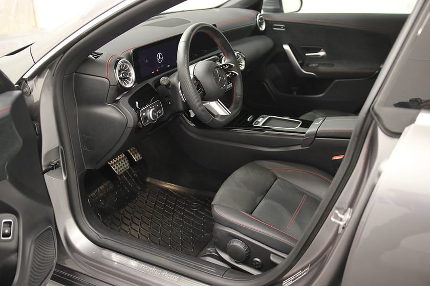 Bild 3 av Mercedes-Benz CLA 250 e Shooting Brake AMG Plug in 218HK Panorama