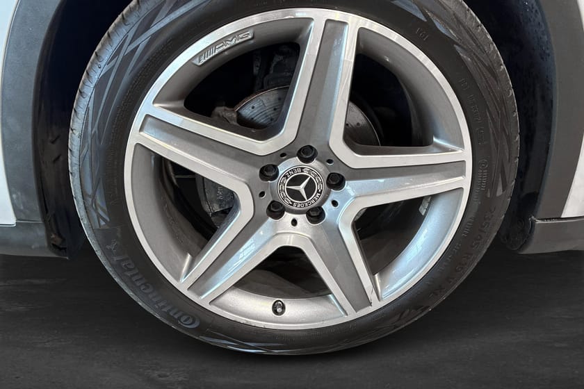 Bild 5 av Mercedes-Benz GLA 200 d 4MATIC | AMG Line | Panoramatak |