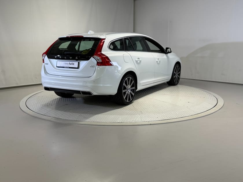 Bilde 3 av Volvo V60 D2 120hk Summum Outlet! ACC/Skinn/P-varmer/Kam/Navi