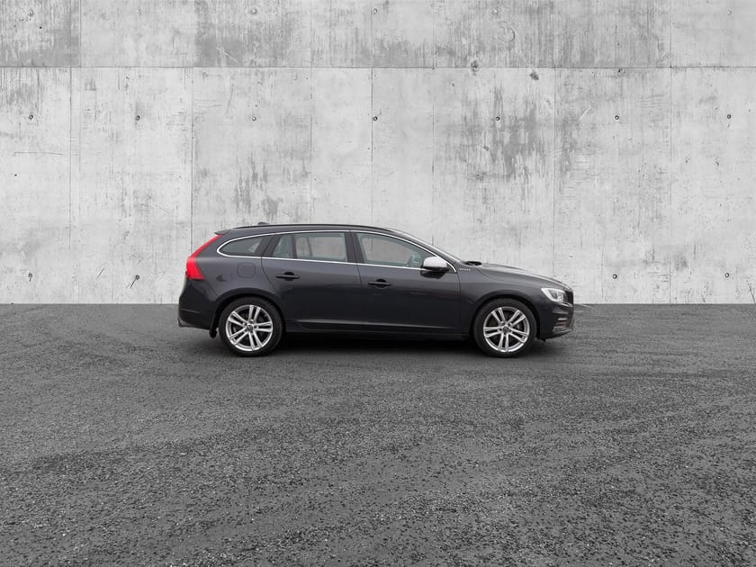 Bilde 2 av Volvo V60 D5 AWD Twin R-design / H.feste / Varmer / ACC / DAB+
