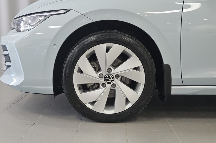 Bild 5 av Volkswagen Golf Lífe 1.5 eTSI 150HK P-Värm Drag Aut