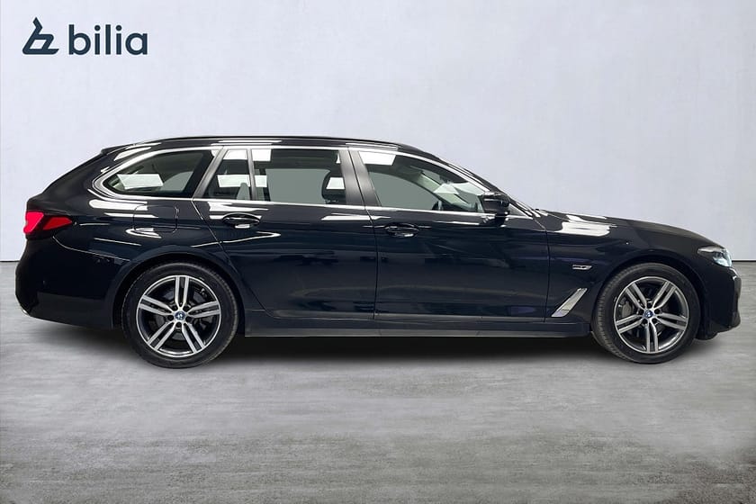Bild 2 av BMW 530e xDrive Touring ,Panorama, Sportstol, Dragkrok, Hi-Fi