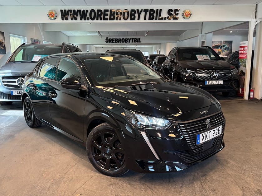 Bild 1 av Peugeot 208 1.2 PureTech 100 EAT Allure Carplay B-kamera 3D-Cockpit