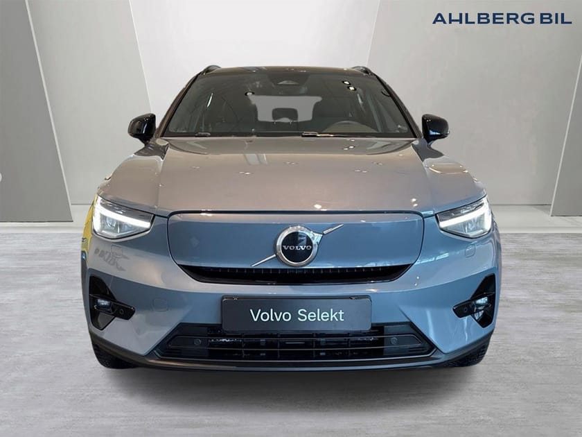 Bild 5 av Volvo XC40 Recharge Single Motor Plus Edition. däck.  Parkeringskamera bak.