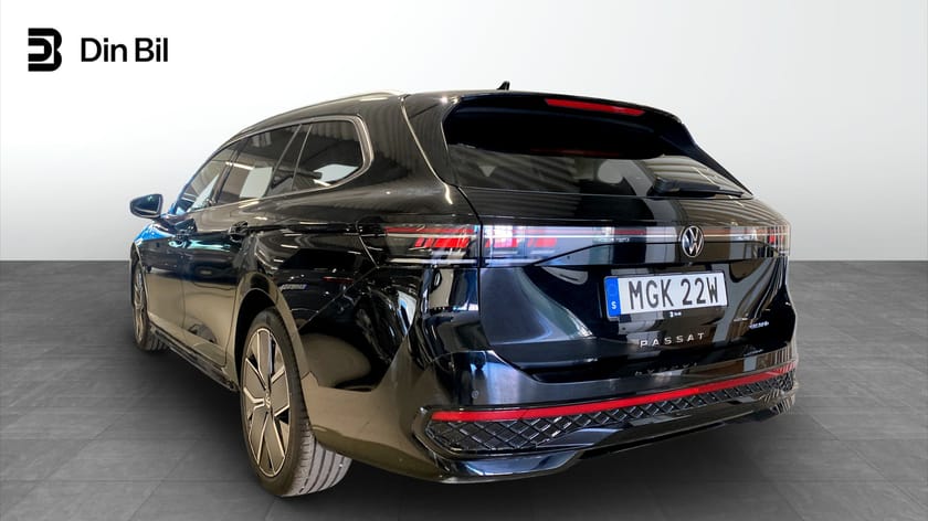 Bild 3 av Volkswagen Passat Variant eHybrid R-line Black Panorama