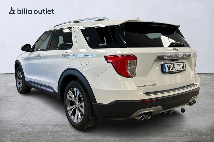Bild 3 av Ford Explorer Plug-In Hybrid Platinum 7-sits Pano Drag 360°kam Skinn