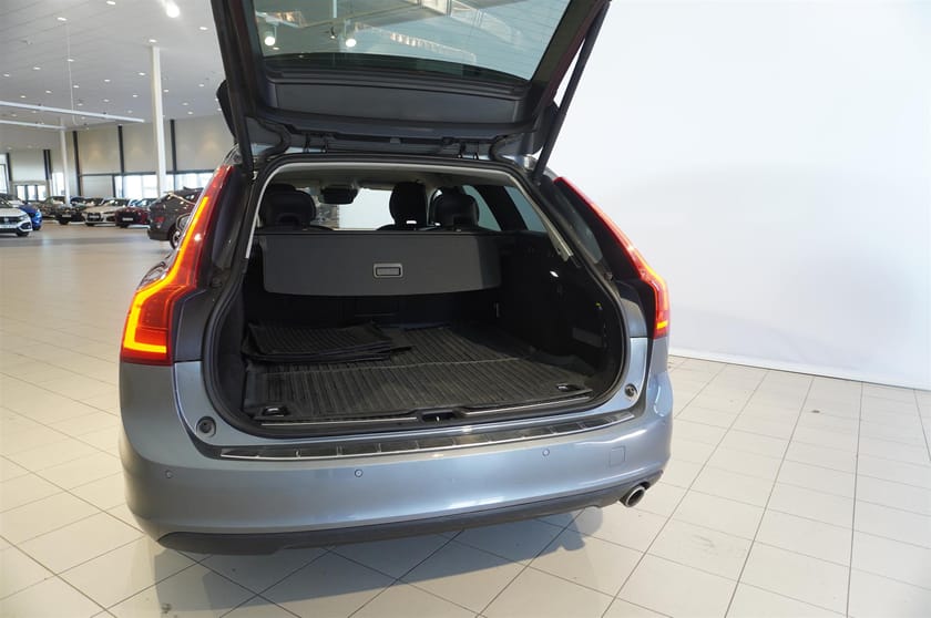 Bild 5 av Volvo V90 D3 150hk Momentum Drag Aut Värmare VoC PDC