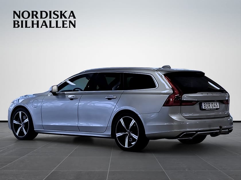 Bild 5 av Volvo V90 Recharge T8 AWD Geartronic R-Design Nyservad B&W 360kam
