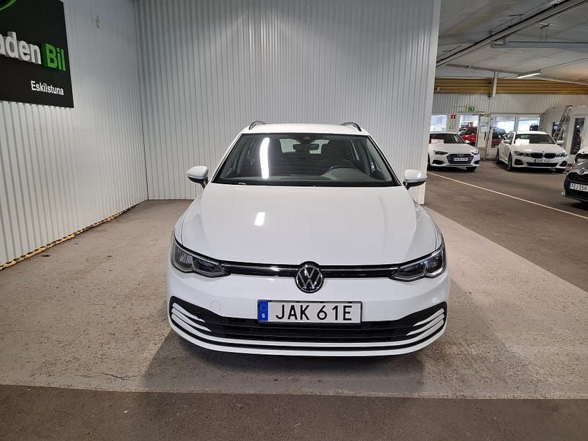 Bild 2 av Volkswagen Golf Sportscombi SC 1.5 eTSI DSG Kamera Digital Cockpit Drag  M/Kupévärm