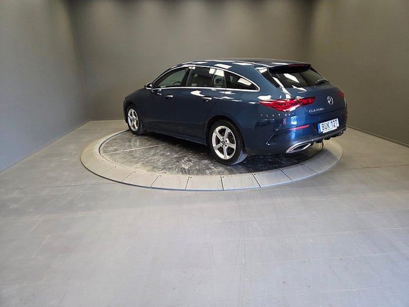 Bild 3 av Mercedes-Benz CLA 250 e Shooting Brake AMG Line Drag Panorama