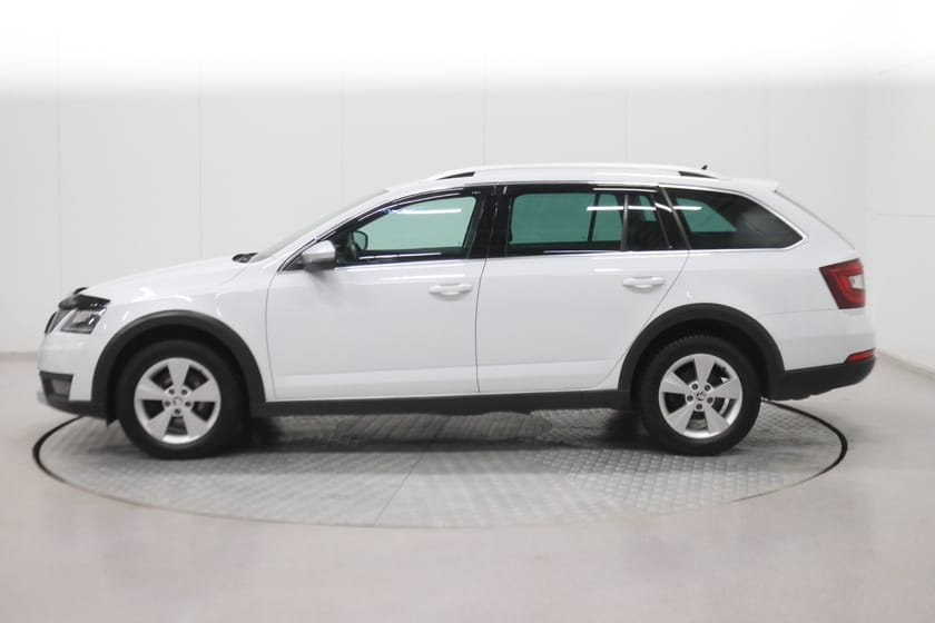 Bilde 2 av Škoda Octavia Scout Oct3fl stv sco d184 4x4dsgkamp H.FESTE|PARK.SENS|18"+
