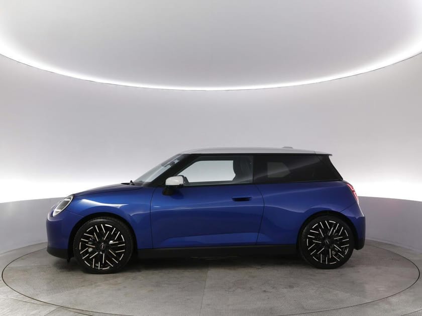 Bild 2 av MINI Cooper SE Favoured Trim, Paket XL, V-hjul ingår!