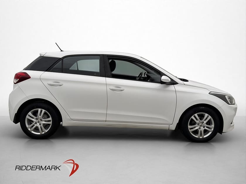 Bild 4 av Hyundai i20 1.4 101hk Premium Bluetooth Rattvärme En-Brukare