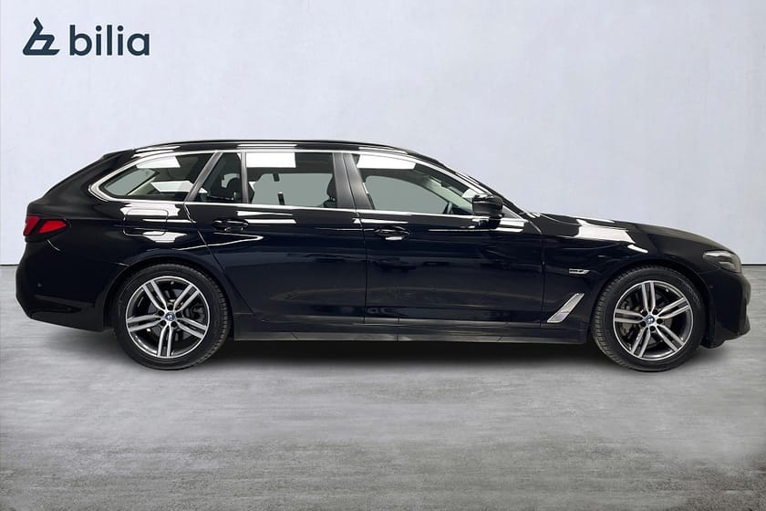 Bild 2 av BMW 530e xDrive Touring / Drag / 18" Alu / Sensafin /