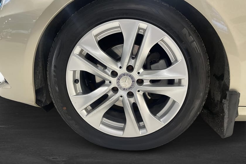 Bild 5 av Mercedes-Benz E 220 CDI BE BlueEFFICIENCY 7G-Tronic Plus Avantgarde Euro 5