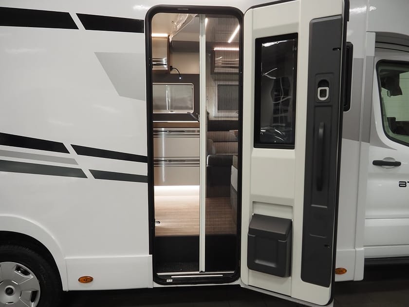 Bild 5 av Caravans International Campervan Ford Ci Magis 87 XT DEMOUTFÖRSÄLJNING I Face to Face I AUT I Långbäddar