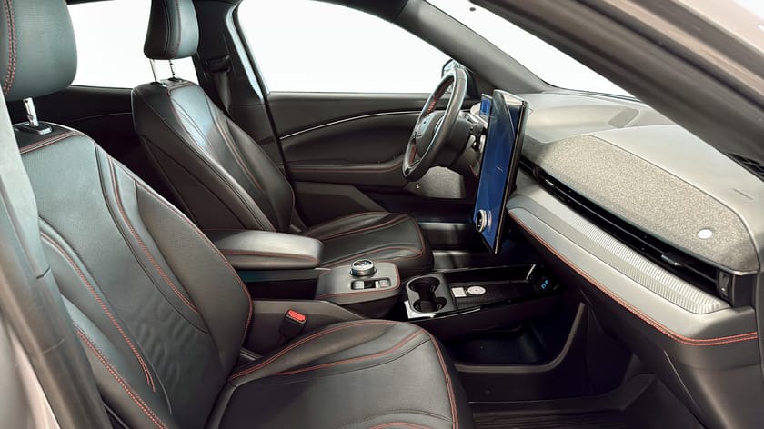 Bild 3 av Ford Mustang Mach-E Standard Range AWD 269Hk | Teknikpaket