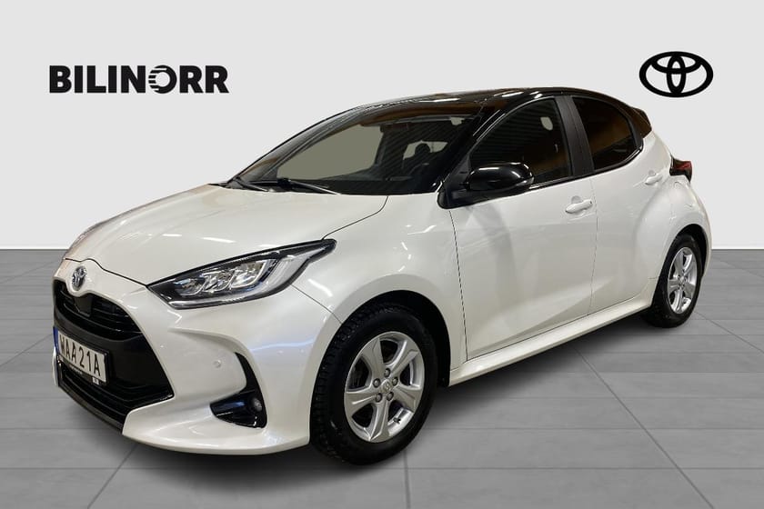 Bild 1 av Toyota Yaris Hybrid 1,5 5D STYLE BI-TONE, JBL, SÄKERHETSPAKET | Vinterhjul