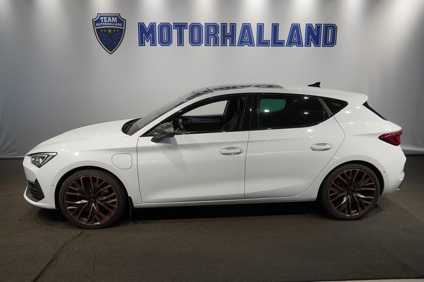 Bild 1 av CUPRA Leon e-Hybrid VZ 245 Hk Läder // Pano // Elstol