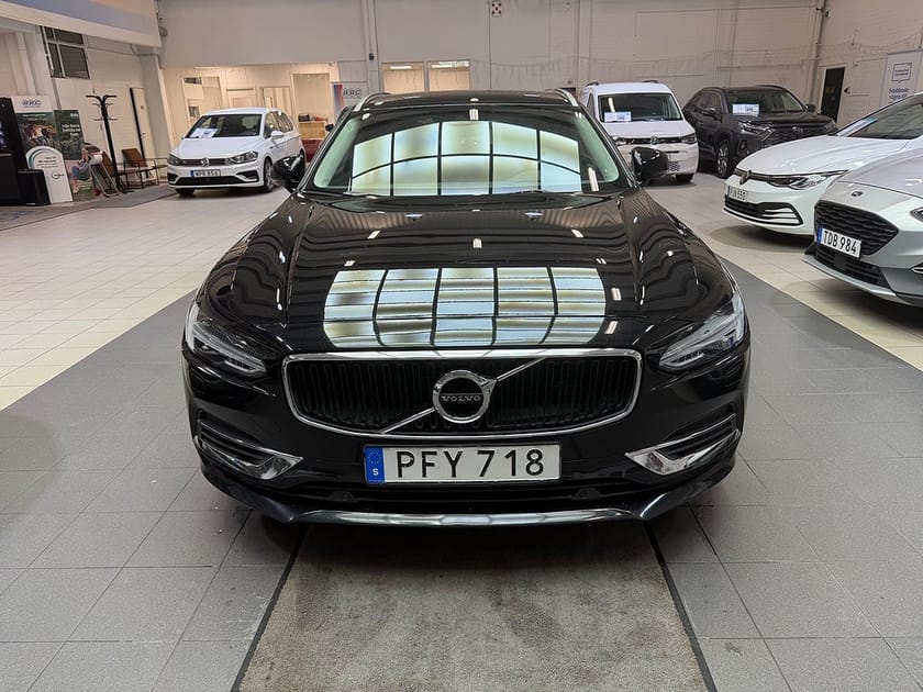 Bild 2 av Volvo V90 Recharge T8 AWD Geartronic Momentum Navi/B-kamera/Drag