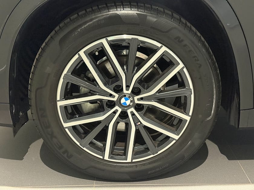 Bild 5 av BMW X1 xDrive25e M Sport Drag Drive/Park Assist 18" Sportstol