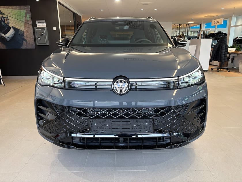 Bild 2 av Volkswagen Tiguan eHybrid R-Line-Edition BLACK STYLE LEV 4395kr/mån