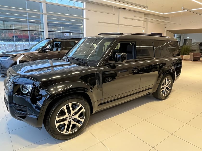 Bild 1 av Land Rover Defender 130 D300 MHEV X-Dynamic SE / 8-sits / Black Pack / Drag