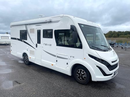 McLouis Campervan Fiat Nevis 375, 5 åkande, enkelsängar, toa bak, 3500 kg