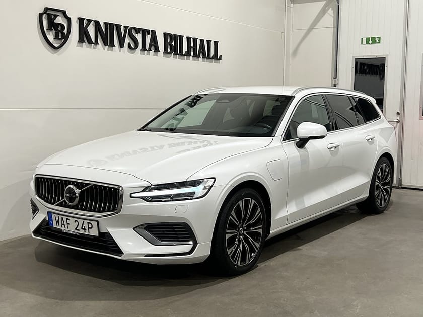 Bild 1 av Volvo V60 Recharge T6 AWD Core Edition Moms BLIS Drag 350hk
