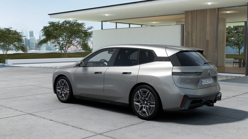 Bild 2 av BMW iX xDrive60 M Sport Pro Supercharged Ed Drag DA Pro B W