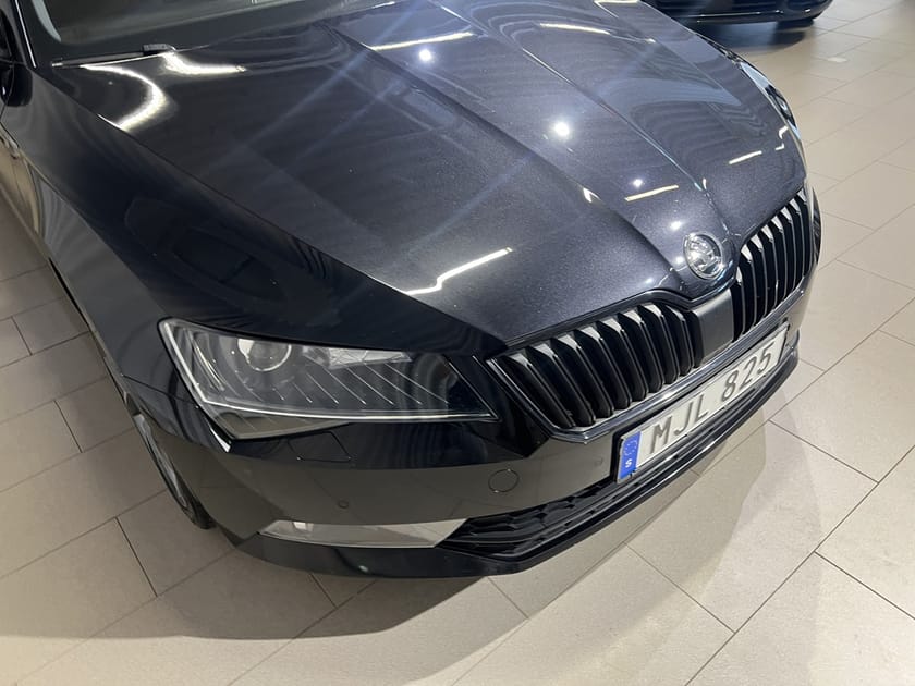 Bild 3 av Škoda Superb Kombi Combi Sportline 2.0 TDI 4x4 SCR DSG 190hk