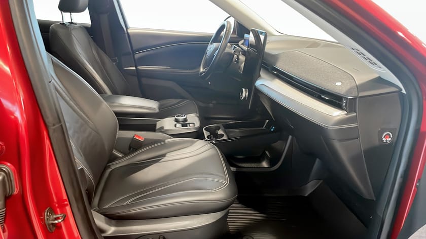 Bild 3 av Ford Mustang Mach-E Long Range RWD LR 610KM / Teknikpaket + / Panorama