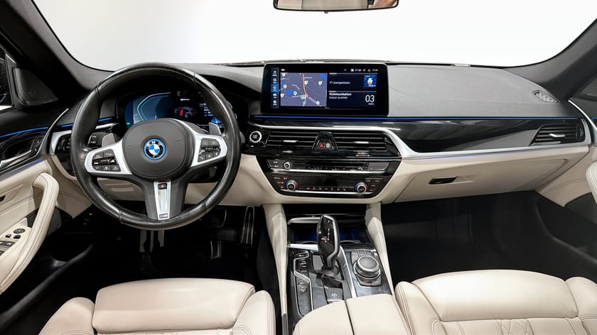 Bild 4 av BMW 530e xDrive Touring M Sport Pano HUD Drag Laser H/K Komfortstolar