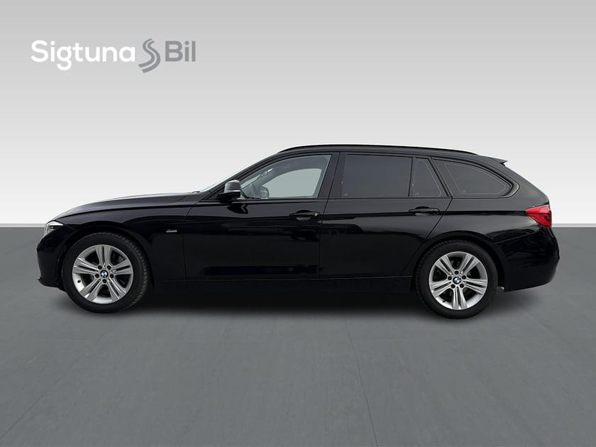 Bild 3 av BMW 330i Touring Sport line / Navi / Cockpit / Elbaklucka
