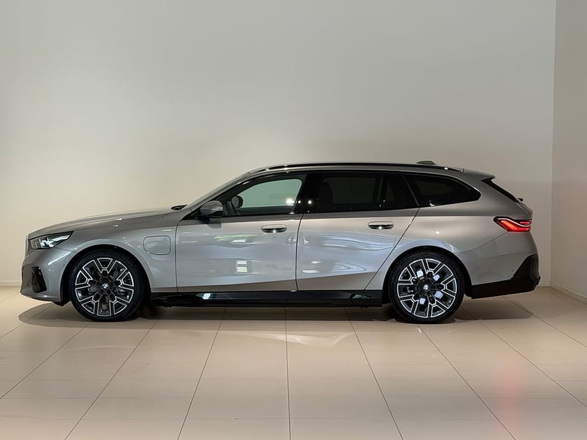 Bild 2 av BMW 530e xDrive Touring xDrive-M Sport Business Edition, Drag, Bowers & Wilkins