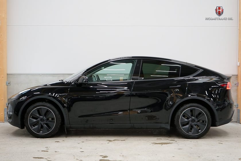 Bild 1 av Tesla Model Y Long Range AWD 514hk Drag Värmepump Rattvärme MOMS