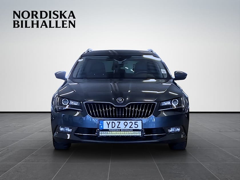 Bild 2 av Škoda Superb Kombi Skoda 2.0 TDI 4x4 SCR L&K Nyservad Värmare Drag Kamera