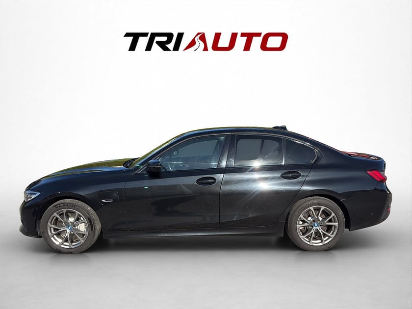 Bild 3 av BMW 330e xDrive Sedan 330e Plug In 292hk MOMS M-ratt Kamera Drag HiFi