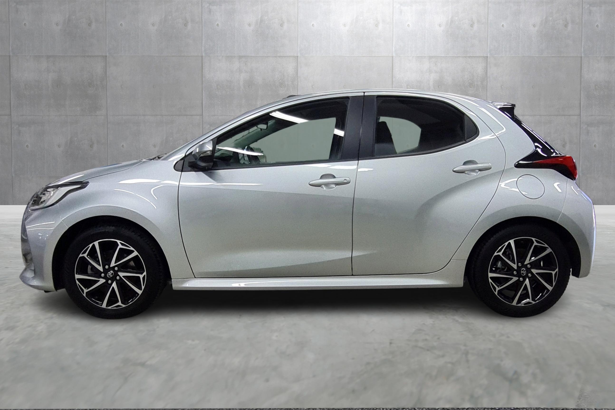 Thumnail bilde 1 av Toyota Yaris Hybrid