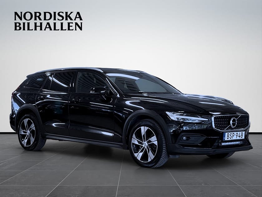 Bild 1 av Volvo V60 Cross Country B4 AWD Geartronic Momentum Backkamera Värmare GPS