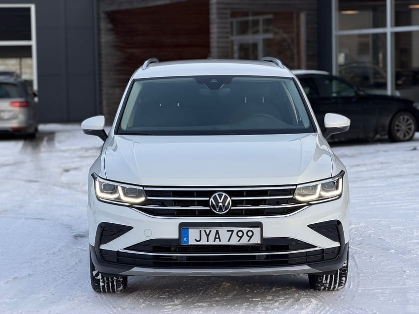 Bild 3 av Volkswagen Tiguan eHybrid 1.4 TSI Drag 360 Kamera Navi Moms