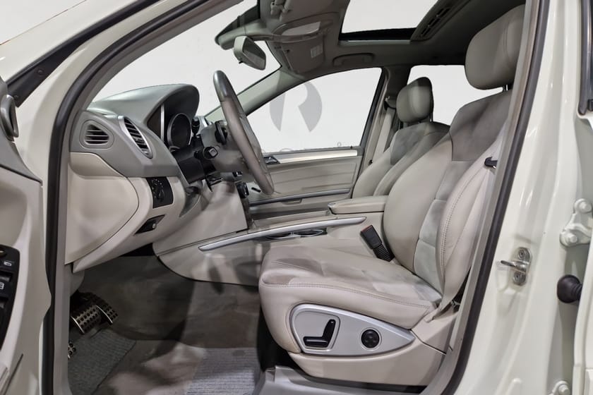 Bild 3 av Mercedes-Benz ML 350 CDI 4MATIC 231 HK AUT 4M AMG DRAG TAKLUCKA 21"