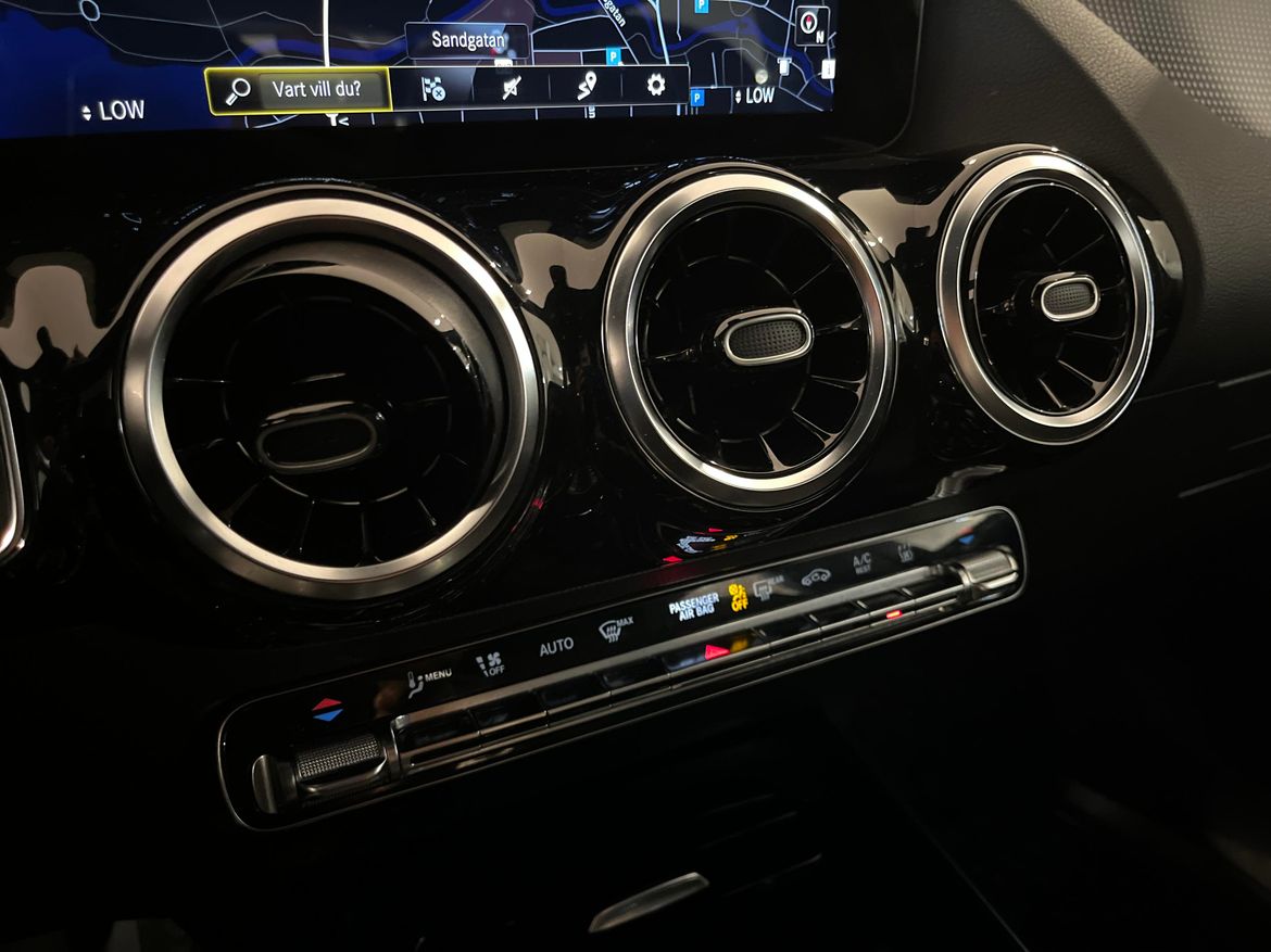 Mercedes-Benz GLA 2021 - miniatyr 21